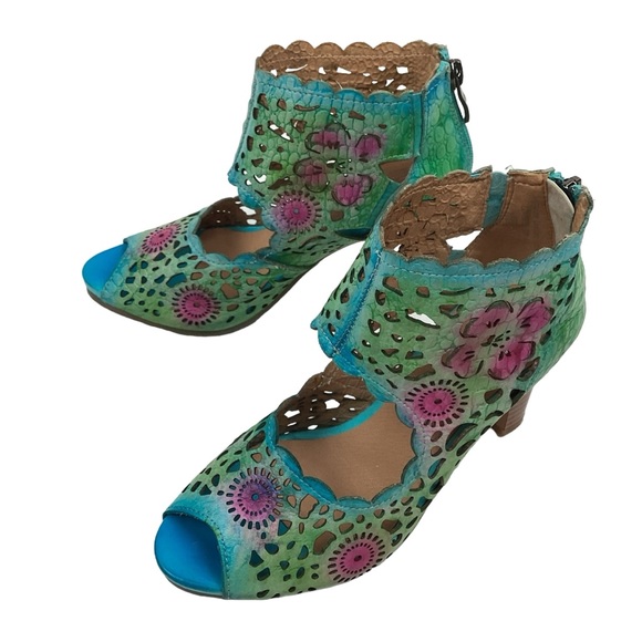 NWOT  L’Artiste by Spring Step Loverlee Leather Laser-Cut Bootie - Picture 1 of 14